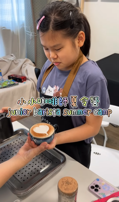 ☀️ 這個夏天，讓你的孩子成為小小咖啡師！ ☕️🍫 @ Tasse Coffee ☀️ This Summer, Let Your Kids Become Little Baristas! ☕️🍫